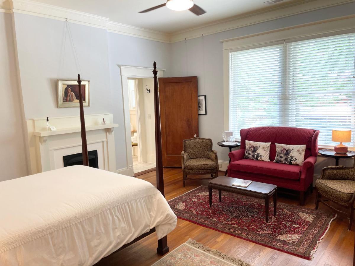 Gillen House Bed And Breakfast Maxeys Экстерьер фото