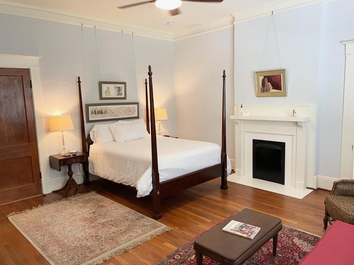 Gillen House Bed And Breakfast Maxeys Экстерьер фото